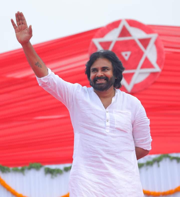 సత్తెనపల్లి సభలో పవన్ అభివాదం