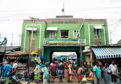 திருச்சி காந்தி மார்க்கெட் பகுதியில் அதிகரிக்கும் போக்குவரத்து நெரிசல் - வாகன ஓட்டிகள் அவதி