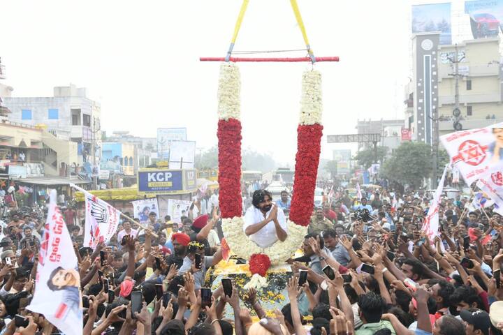 సత్తెనపల్లిలో పవన్ కు గజమాలతో స్వాగతం