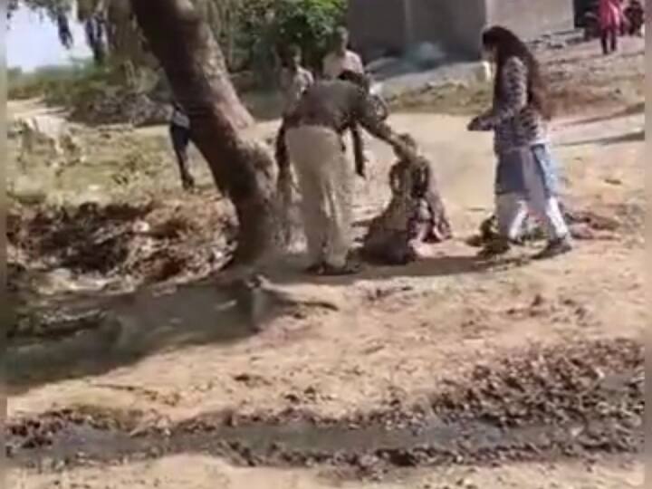 MP News Woman beaten up tied to a tree after coming husband house in Ratlam of Madhya Pradesh ANN MP Crime News: प्रेमी को छोड़कर पति के घर पहुंची महिला की पेड़ में बांधकर पिटाई, पति समेत इन रिश्तेदारों पर दर्ज हुई FIR