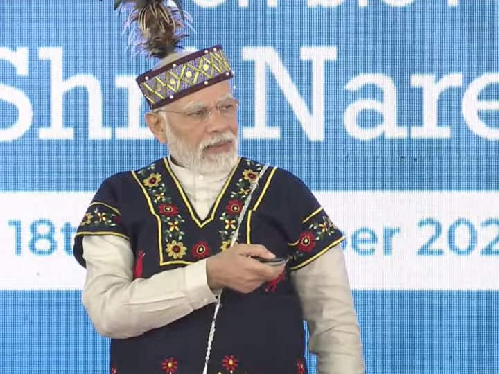 PM Modi Address Public Meeting in Shillong Inaugurate Projects चीन से तनाव के बीच नॉर्थ-ईस्ट से बोले PM मोदी- सीमा पर तेजी से चल रहा निर्माण का काम, गांव लौटेंगे लोग