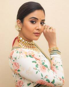 చీరకట్టులో చూడముచ్చటగా బుల్లితెర రాములమ్మ