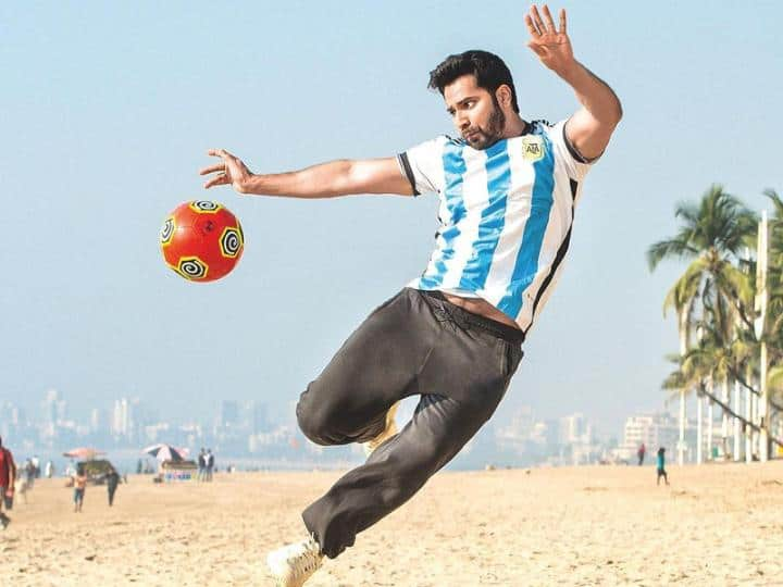 varun dhawan support lionel messi Argentina for fifa world cup final 2022 against France FIFA World Cup Final: लियोनेल मेस्सी के फैन हैं Varun Dhawan, अर्जेंटीना की जर्सी शेयर की ये तस्वीरें