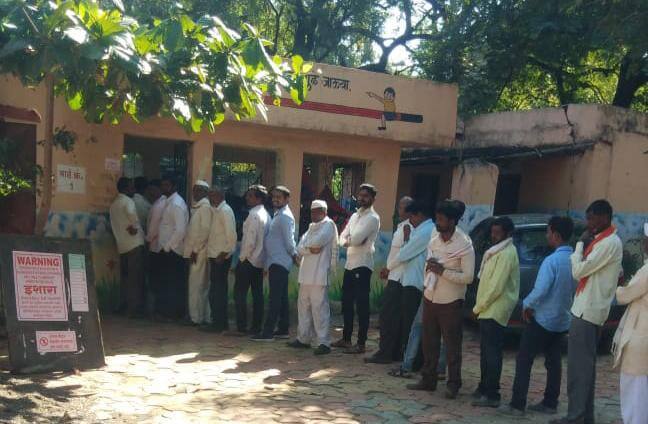 दुपारी दीडवाजेपर्यंत 54.27 टक्के मतदान  झाले आहेत.