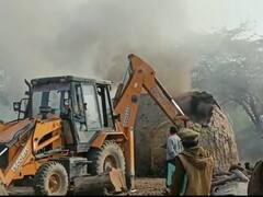 यूपीः प्रतापगढ़ में चला प्रशासन का बुलडोजर, कोयले की 14 अवैध भट्ठियों को किया गया ध्वस्त