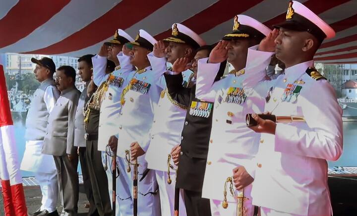 INS Mormugao: जवळपास 76 टक्के भारतीय बनावटीची असलेली INS Mormugao ही युद्धनौका भारतीय नौदलात दाखल झाली आहे.