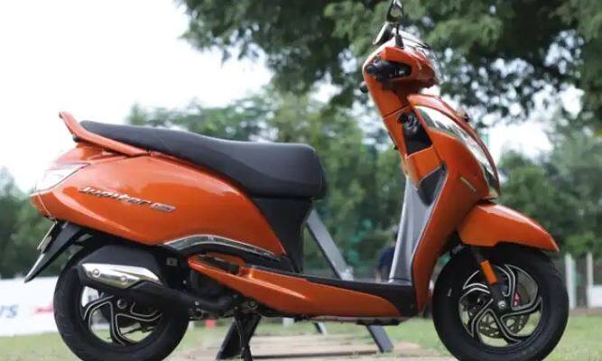 Best Mileage Scooters in India: ਜੇਕਰ ਤੁਸੀਂ ਚੰਗੀ ਮਾਈਲੇਜ ਵਾਲਾ ਸਕੂਟਰ ਲੱਭ ਰਹੇ ਹੋ, ਤਾਂ ਅਸੀਂ ਤੁਹਾਨੂੰ ਅਜਿਹੇ ਪੰਜ ਸਕੂਟਰਾਂ ਬਾਰੇ ਦੱਸਣ ਜਾ ਰਹੇ ਹਾਂ। ਤੁਸੀਂ ਇਹਨਾਂ ਵਿੱਚੋਂ ਕਿਸੇ ਵੀ ਵਿਕਲਪ 'ਤੇ ਵਿਚਾਰ ਕਰ ਸਕਦੇ ਹੋ।