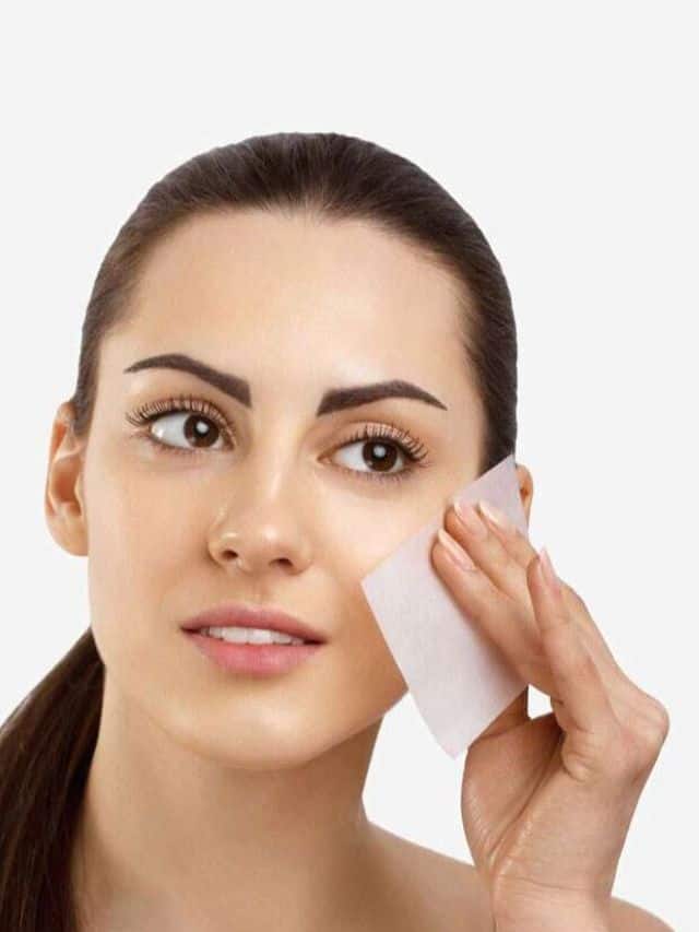 வாரத்தில் குறைந்தது இரண்டு முறையாவது இயற்கையான ஃபேஸ் மாஸ்க் பயன்படுத்தி வர முக பொலிவுக்கு உதவும்