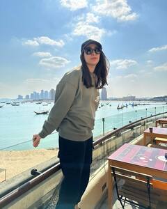 Karisma Kapoor Pics: કતારમાં વેકેશન એન્જોય કરતી જોવા મળી કરિશ્મા કપૂર, ફેન્સ સાથે શેર કરી સુંદર તસવીરો