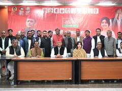 IN PICS: मैनपुरी में जीत के बाद पहली बार सैफई पहुंचे अखिलेश यादव, डिंपल के साथ कार्यकर्ताओं और बच्चों में दिखा जोश