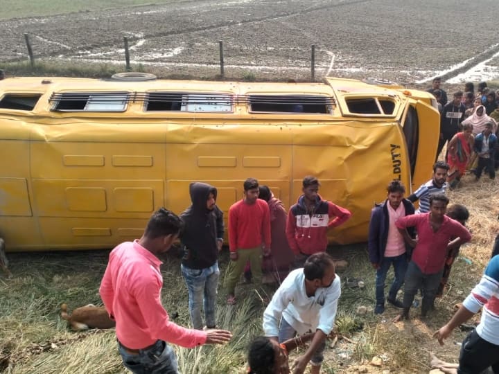 Gorakhpur News School bus overturns to save cyclist one killed 4 children injured Gorakhpur Accident: साइकिल सवार को बचाने के लिए स्कूल बस पलटी, एक की मौत, 4 बच्चे घायल