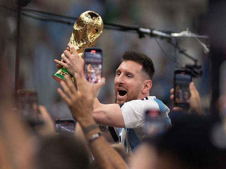 Fifa World Cup 2022 final lionel messi shares Emotional Post after argentina won Fifa world cup by beating france in Final Lionel Messi : ‘मला अजूनही विश्वास होत नाही’, वर्ल्ड कप जिंकल्यावर मेस्सीनं शेअर केली भावूक पोस्ट