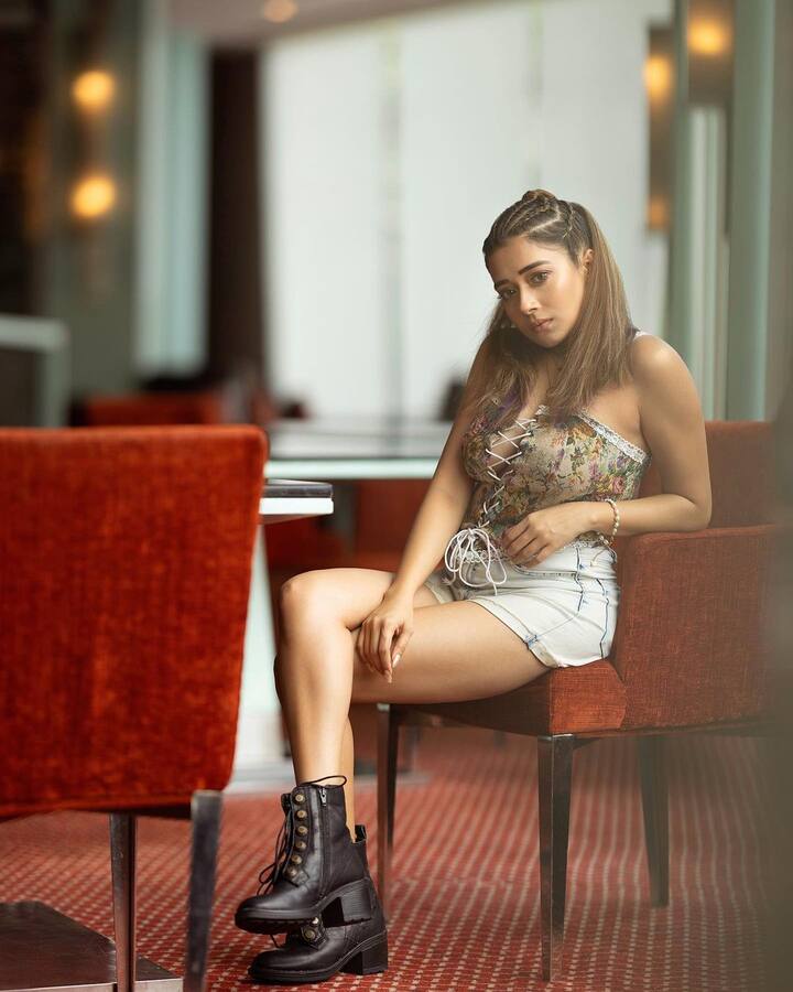 टीवी एक्ट्रेस टीना दत्ता भी बिग बॉस 16 की हाईएस्ट पेड कंटेस्टेंट में शामिल हैं. ईटी की रिपोर्ट के मुताबिक, उन्हें हर हफ्ते 8-9 लाख रुपये दिए जा रहे हैं. (Photo: Instagram/tina Dutta)