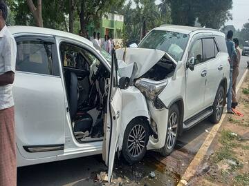 தஞ்சையில் பயங்கர விபத்து... 2 கார்கள் நேருக்கு நேர் மோதிக் கொண்டதில் 2 பேர் சம்பவ இடத்திலேயே பலி