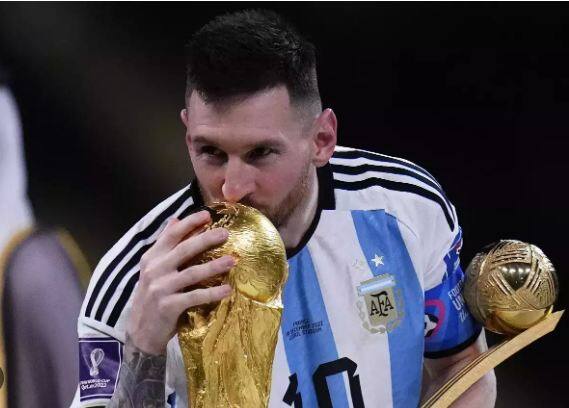 ਕਤਰ ਵਿੱਚ ਸਮਾਪਤ ਹੋਇਆ ਫੀਫਾ ਵਿਸ਼ਵ ਕੱਪ 2022 (FIFA WC 2022) ਲਿਓਨੇਲ ਮੇਸੀ  (Lionel Messi) ਦੇ ਕਰੀਅਰ ਦਾ ਆਖਰੀ ਵਿਸ਼ਵ ਕੱਪ ਮੰਨਿਆ ਜਾ ਰਿਹਾ ਹੈ। ਵਿਸ਼ਵ ਕੱਪ ਸ਼ੁਰੂ ਹੋਣ ਤੋਂ ਪਹਿਲਾਂ ਖੁਦ ਲਿਓਨਲ ਮੇਸੀ ਨੇ ਵੀ ਕਿਹਾ ਸੀ ਕਿ ਸ਼ਾਇਦ ਇਸ ਤੋਂ ਬਾਅਦ ਉਹ ਅਗਲਾ ਵਿਸ਼ਵ ਕੱਪ ਨਹੀਂ ਖੇਡ ਸਕਣਗੇ।