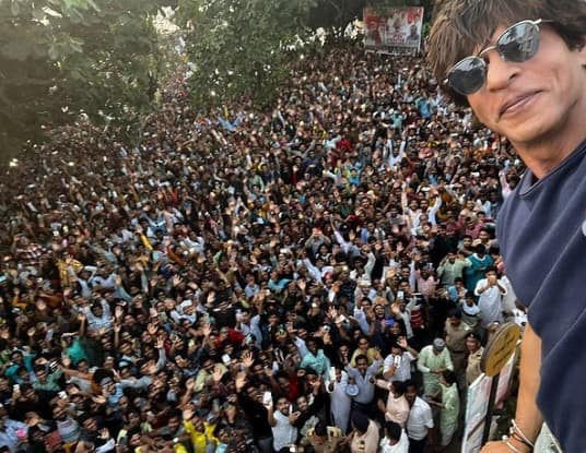 আগামী বছরের ২৫ জানুয়ারি মুক্তি পাচ্ছে 'পাঠান।' প্রচারের জন্য কোনও খামতি রাখতে চান না কিং খান।