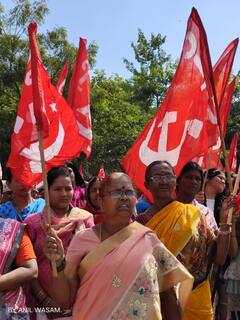 Solapur: सिद्धेश्वर कारखाना वाचवण्यासाठी सोलापुरात विराट मोर्चा,  मोठ्या संख्येनं शेतकरी मोर्चात सहभागी