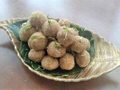 मीठे की क्रेविंग को दूर करने के लिए बनाएं बिस्कुट के लड्डू...ये है बनाने का सही तरीका