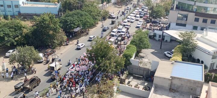 श्री सिद्धेश्वर साखर कारखान्यापासून या मोर्चाला सुरुवात झाली आणि शहरातल्या होम मैदानापर्यंत हा मोर्चा नेण्यात आला