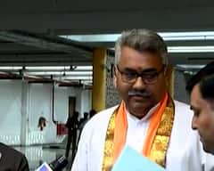 Gujarat Assembly: કચ્છના માંડવીના ધારાસભ્ય અનિરુદ્ધ દવે પારંપરિક વસ્ત્રો ધારણ કરી વિધાનસભા પહોંચ્યા, જાણો શું કહ્યું