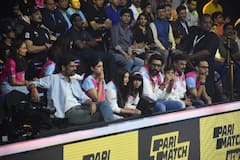 ఆనందం పట్టలేక ఐశ్వర్య రాయ్ ను హగ్ చేసుకున్న అభిషేక్ బచ్చన్, ఫోటోలు వైరల్