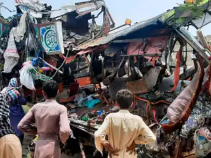 Pakistan Accident Indus Highway Accident punjab province eight killed 23 injured bus collision Pakistan Accident: पाकिस्तान में भीषण सड़क हादसा, दो बसों की टक्कर में आठ की मौत, 23 घायल
