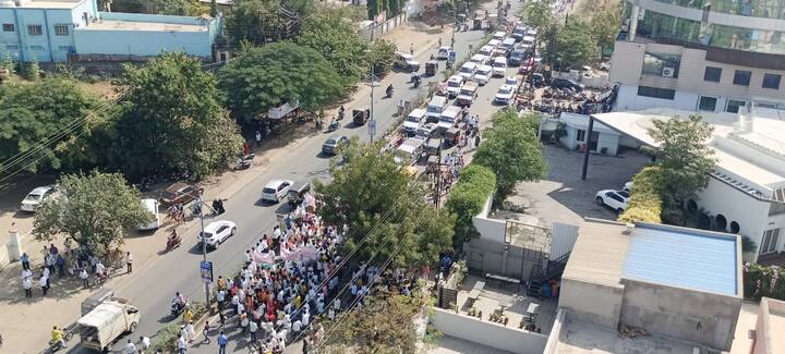 कधीकाळी बचावात्मक पवित्रा घेणारे धर्मराज कडादी आज पहिल्यांदाच आक्रमक भूमिकेत दिसले.