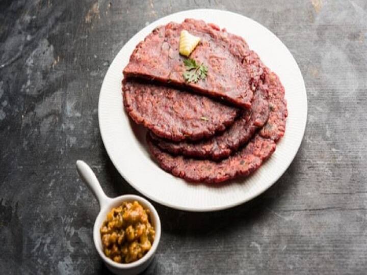 how to make bajre ki roti at home during winter season health benefits of bajra chapati तुरंत असर दिखाता है दादी मां का ये नुस्खा... फटाफट बन जाती है बाजरे की रोटी और मिलते हैं कई फायदे