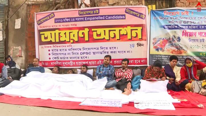 কলকাতা হাইকোর্টের সম্মতি নিয়ে, সোমবার বেলা সাড়ে ১২টায় শিয়ালদা থেকে আন্দোলনকারী চাকরিপ্রার্থীদের মহামিছিল শুরু হয়। মিছিল যাবে ধর্মতলার ওয়াই চ্যানেল পর্যন্ত।