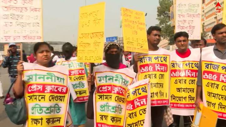 অন্যদিকে ১৭ দিন অবস্থান বিক্ষোভের পর, শনিবার থেকে আমরণ অনশন শুরু করলেন ২০০৯-এর প্রাথমিকের নিয়োগ পরীক্ষায় উত্তীর্ণ দক্ষিণ ২৪ পরগনার চাকরিপ্রার্থীরা। তাঁদের অভিযোগ, হাইকোর্টের নির্দেশের ৩৯ দিন পরও সম্পূর্ণ প্যানেল ঘোষণা করেনি প্রাথমিক শিক্ষা সংসদ।