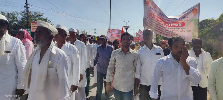 सिद्धेश्वर साखर कारखाना बचाव कृती समितीच्या वतीनं या मोर्चाचं आयोजन करण्यात आलं होतं.