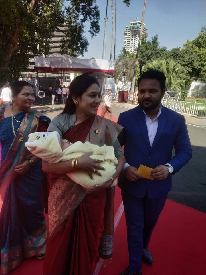 कुटुंबीय बाळाला सांभाळतील त्याचवेळी मी सभागृहात मतदारसंघातील प्रश्न मांडणार आहे. अधिवेशन किती दिवस चालेल माहिती नाही, लोकांचे अधिकाधीक सोडवण्यावर भर राहणार असल्याचे त्यांनी सांगितले.