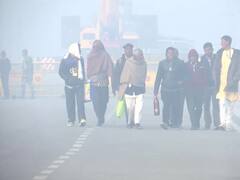 Delhi Weather: विजिविलिटी हुई कम, राजधानी के कई इलाकों में घना कोहरा- 8 डिग्री पर पहुंचा पारा, तस्वीरें
