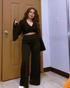 Short Heighted Fashion Tips: हाइट है कम तो नो टेंशन, नेहा कक्कड़ हैं ग्लैमर और स्टाइल का परफेक्ट इंस्पिरेशन