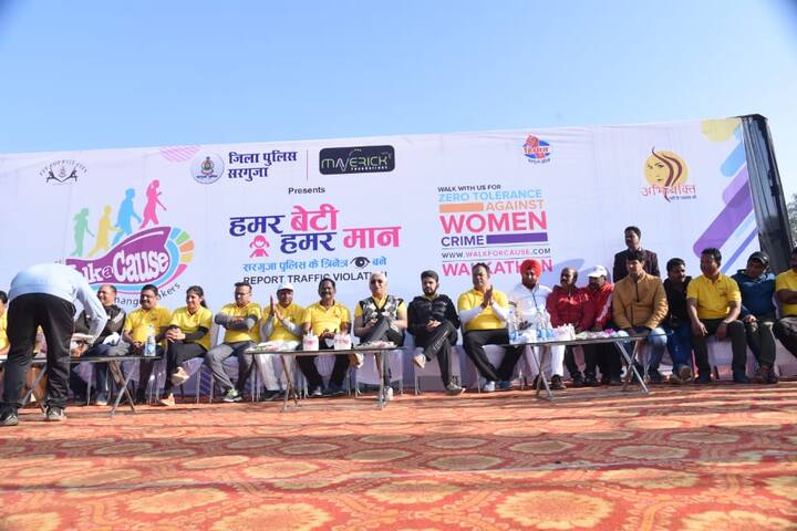 खाद्य मंत्री अमरजीत भगत ने कहा कि जीवन मे सफलता के साथ आगे बढ़ने के लिए उत्साह और उमंग का होना जरूरी है और इसके लिए गीत, संगीत, नृत्य व्यायाम आवश्यक है. स्वस्थ तन में ही स्वस्थ मन होता है. निरोगी शरीर के लिए दिनचर्या में योग, व्यायाम, को शामिल करना होगा. सीजीएमएससी के अध्यक्ष एवं लुण्ड्रा विधायक डॉ प्रीतम राम ने कहा कि आज का आयोजन बहुत ही खुशनुमा माहौल में हुआ जो अभूतपूर्व रहा. उन्होंने कहा कि महिला हिंसा को रोकने के लिए अकेले पुलिस या प्रशासन नहीं कर सकती. इसके लिए हम सबको आगे आना होगा. सड़क दुर्घटनाएं बढ़ती जा रही है और इसमें ज्यादातर नियमां की अनदेखी होती है. यातायात नियमों का कड़ाई से पालन होना चाहिए. कलेक्टर कुन्दन कुमार ने कहा कि किसी भी तरह की हिंसा के विरोध में आवाज उठाना जरूरी है.