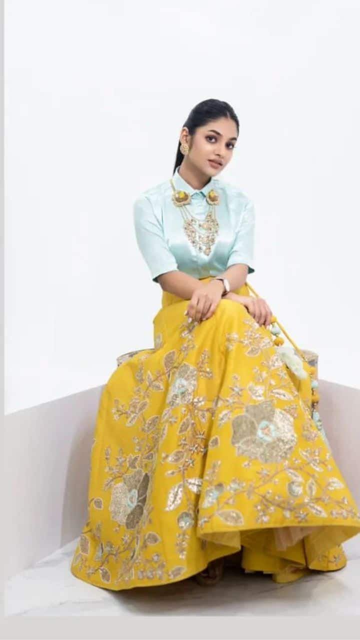 தமிழில் நாச்சியார் திரைப்படம் மூலம் அறிமுகமானார்