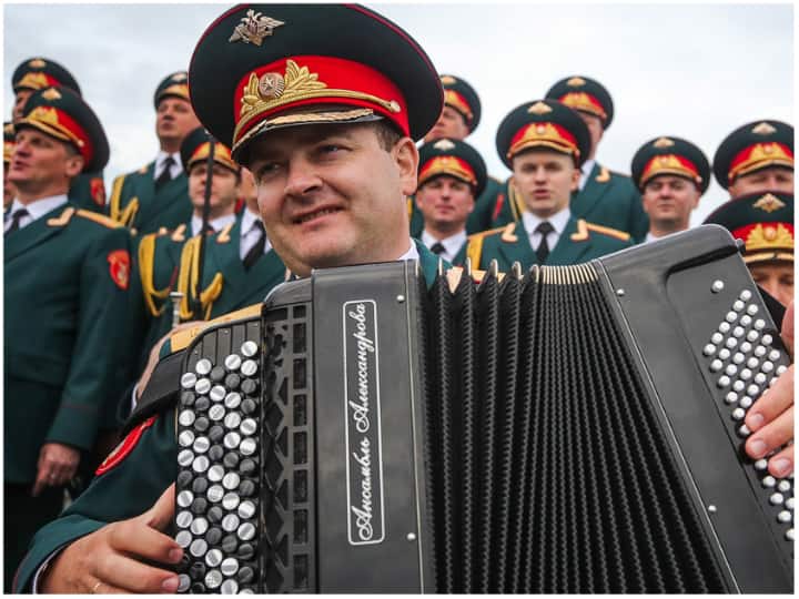 Russia Ukraine War Putin New Weapon Russia deploy musicians front lines Ukraine war to boost morale of troops Russia Ukraine War: युद्ध जीतने के लिए पुतिन का नया जुगाड़, अब हथियार से नहीं, संगीत से दुश्मनों को हराएगी रूसी सेना!