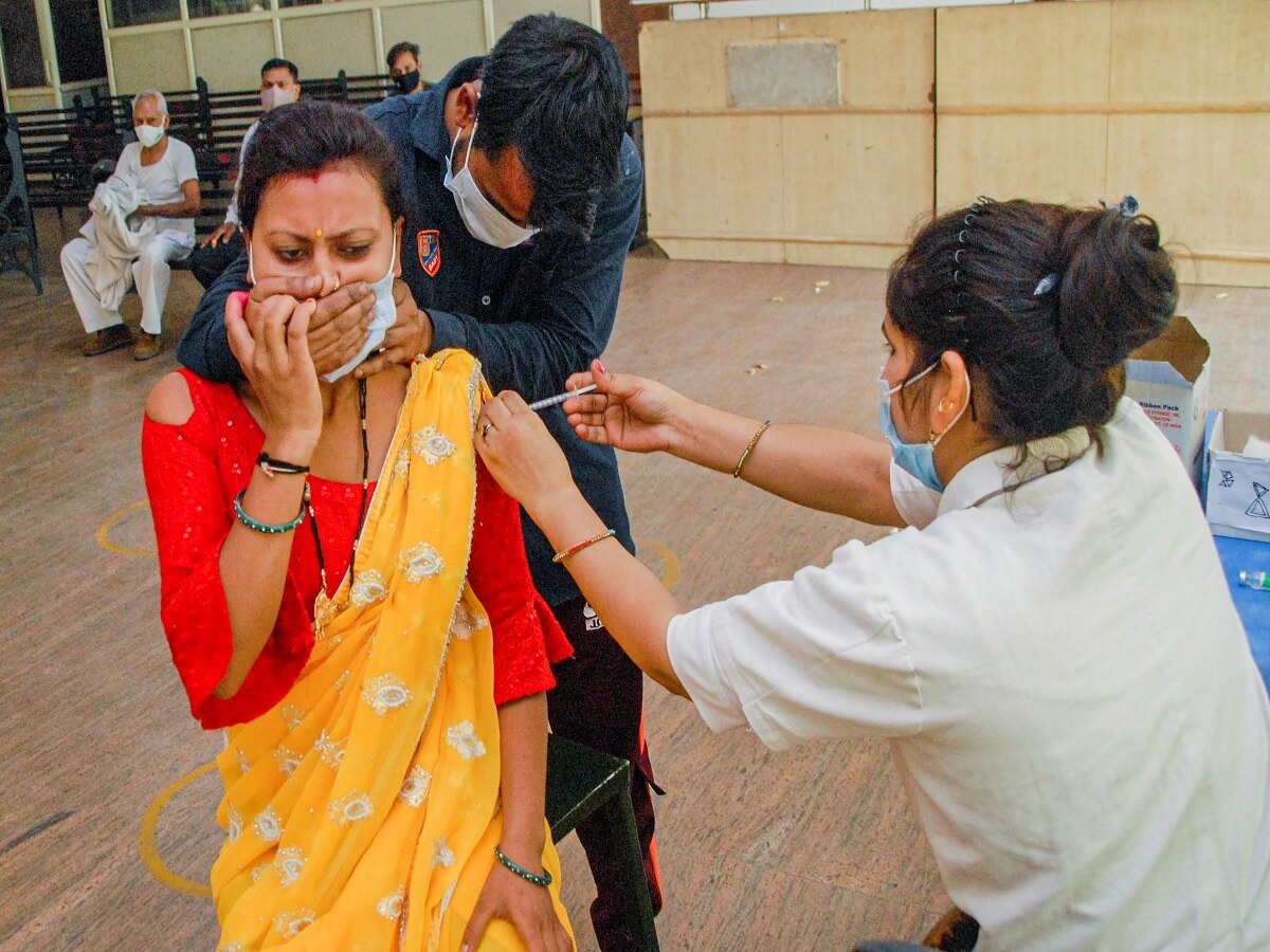 COVID-19 Vaccine : કોરોના રસીકરણ મુદ્દે ભારતની મોટી સિદ્ધી, આંકડો 220 કરોડને પાર