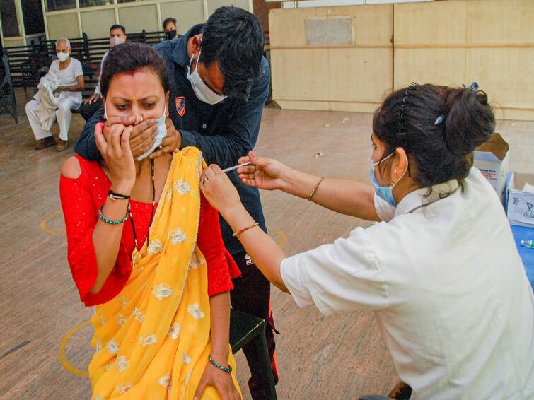 Corona Vaccine: Know ho much covid-19 vaccine dose provide by center govt to state Covid-19 Vaccine: પ્રિ-કોશન ડોઝ માટે કોવેક્સિનના 41 લાખ ડોઝની માંગણી સામે કેન્દ્રએ કેટલા ડોઝ ઉપલબ્ધ કરાવ્યા ?
