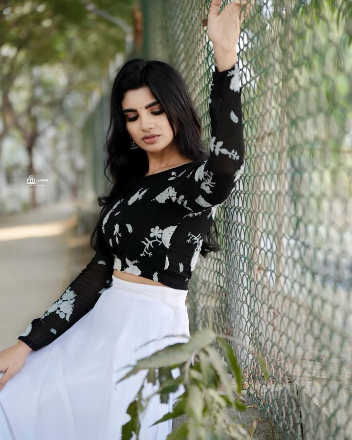 వర్ష లేటెస్ట్ ఫోటోలు.Photo Credit@Jabardasth Varsha/instagram