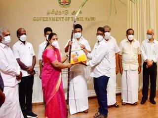 Pongal Parisu Thogai 2024: மக்களே ரெடியா..! ரேஷன் கடைகளில் இன்று முதல் பொங்கல் பரிசுக்கான டோக்கன் விநியோகம்