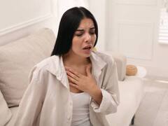 क्या सच में ज्यादा तेज खांसने से टूट सकती हैं आपकी पसलियां, चीन की महिला के साथ ऐसा क्यों हुआ?