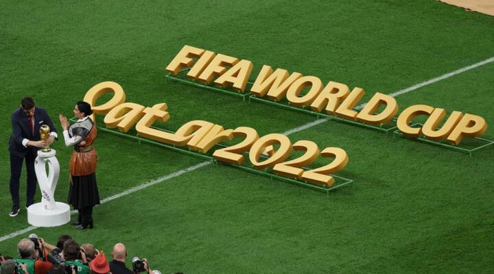 वादाच्या भोवऱ्यात अडकलेल्या 'पठाण' सिनेमाची शाहरुख-दीपिकाचे चाहते आतुरतेने वाट पाहत आहेत.