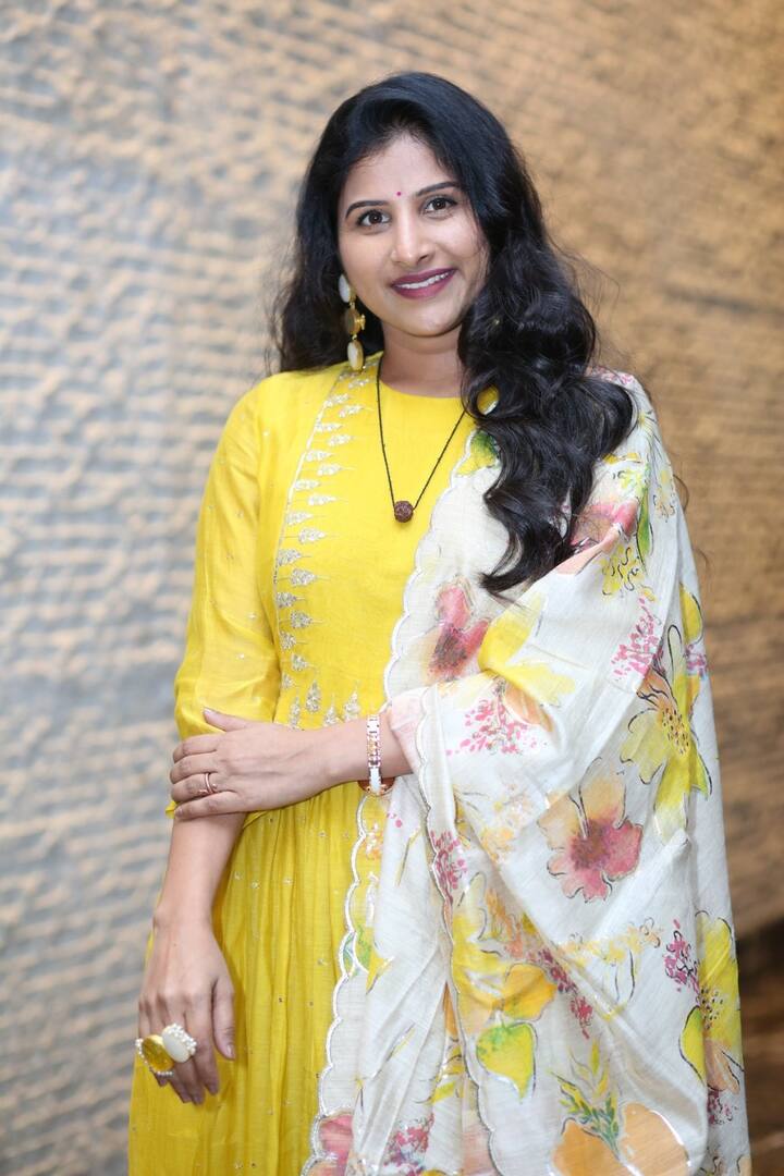 తర్వాత ‘తీన్మార్’ న్యూస్ ప్రోగ్రాం తో మంచి గుర్తింపు.