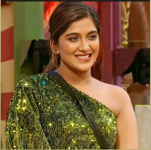 'छोटी सरदारनी' से मशहूर हुईं निमृत कौर अहलूवालिया कथित तौर पर बिग बॉस 16 के घर में रहने के लिए हर हफ्ते 8 लाख चार्ज कर रही हैं. (Photo:Instagram/Nimrit Kaur)