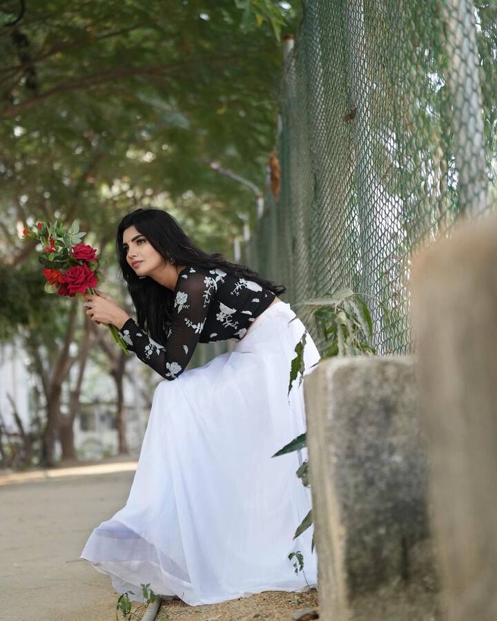 ‘జబర్దస్త్’ తో మంచి గుర్తింపు.Photo Credit@Jabardasth Varsha/instagram