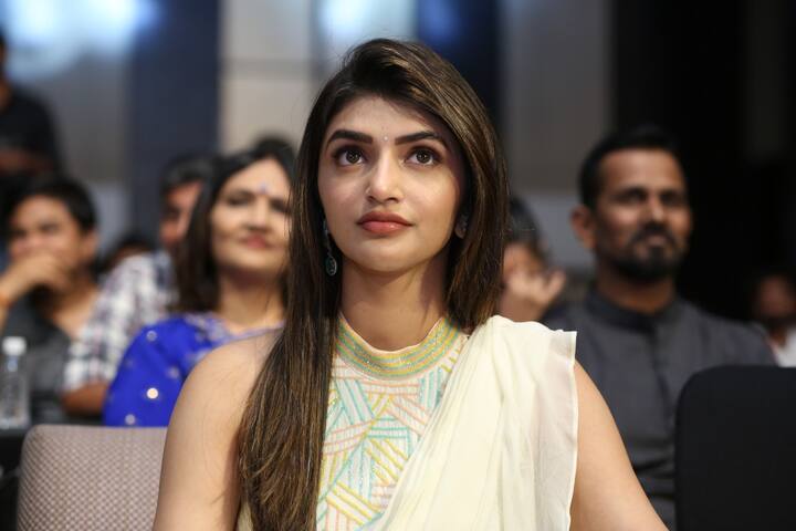 ప్రస్తుతం తెలుగులో మోస్ట్ క్రేజ్ ఉన్న యూత్ హీరోయిన్ శ్రీలీలనే.