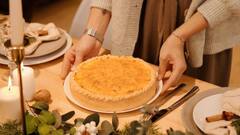 ওভেন ছাড়াই কীভাবে বড়দিনে ভ্যানিলা কেক বানাবেন? রইল রেসিপি