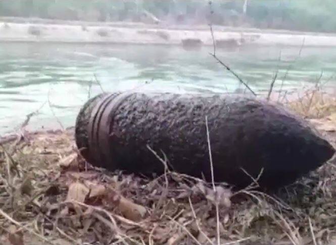 a bomb like object of around 20 25 kg was found by a scuba driver in bhakra canal ਭਾਖੜਾ ਨਹਿਰ 'ਚੋਂ ਮਿਲੀ ਬੰਬ ਵਰਗੀ ਚੀਜ਼ , ਇਲਾਕੇ 'ਚ ਦਹਿਸ਼ਤ