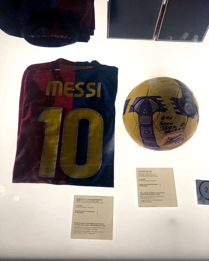 முன்னதாக மெஸ்ஸியின் ஜெர்சியை போட்டோ எடுத்து இன்ஸ்டாவில் பதிவிட்டிருந்தார்